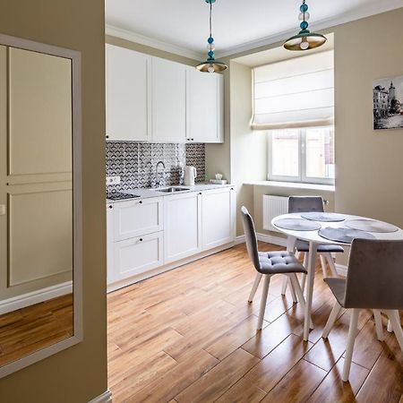 Romari Площа Катедральна 8 Apartment Lviv Luaran gambar