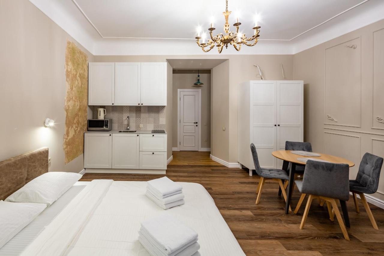 Romari Площа Катедральна 8 Apartment Lviv Luaran gambar