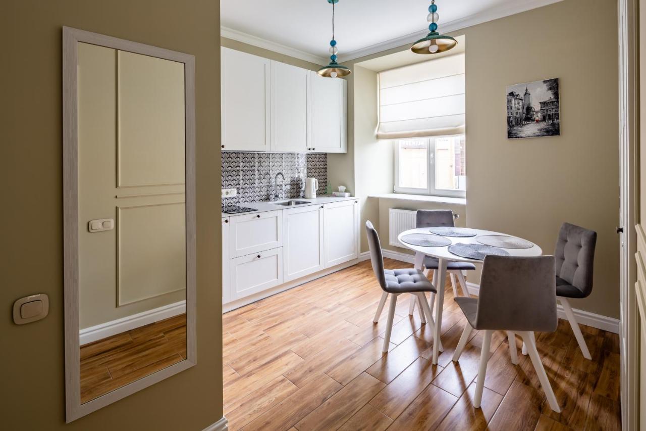Romari Площа Катедральна 8 Apartment Lviv Luaran gambar