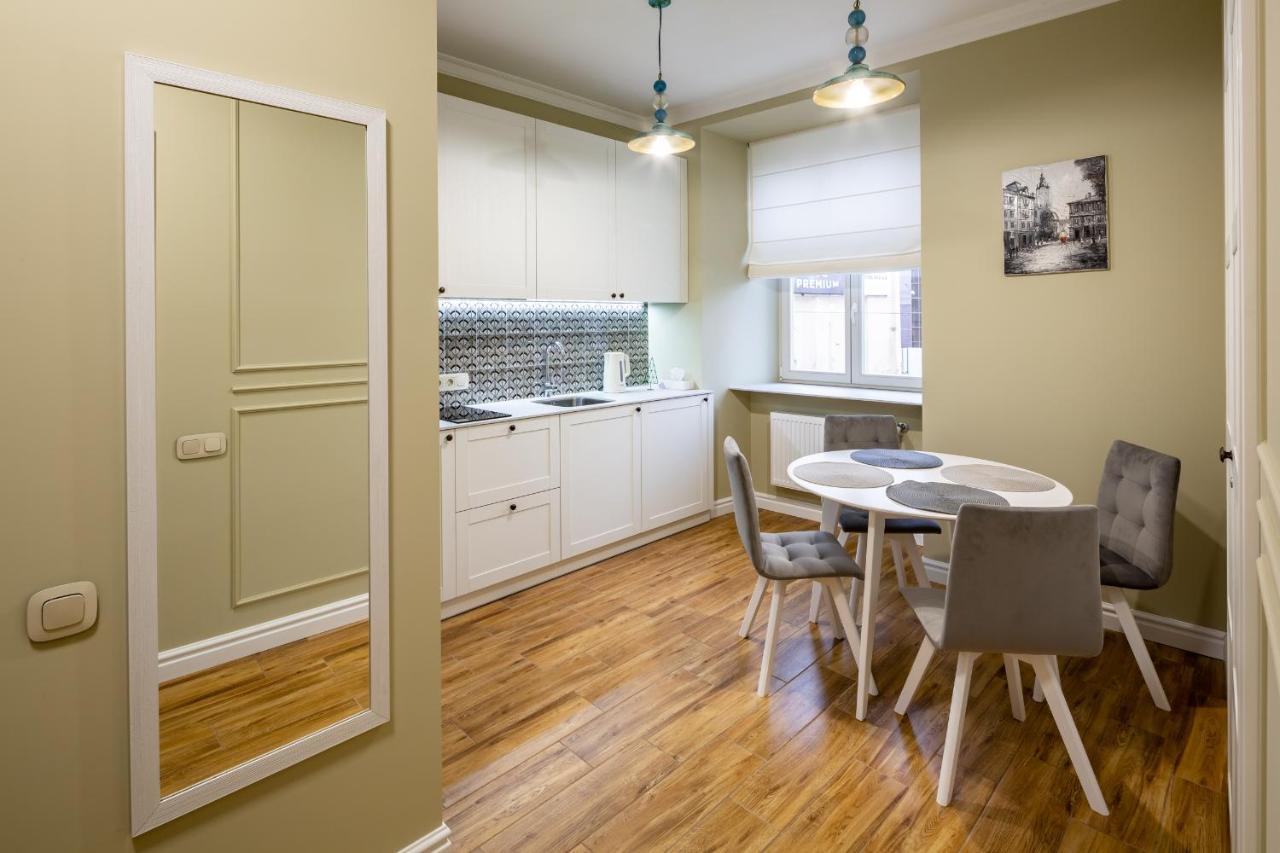 Romari Площа Катедральна 8 Apartment Lviv Luaran gambar