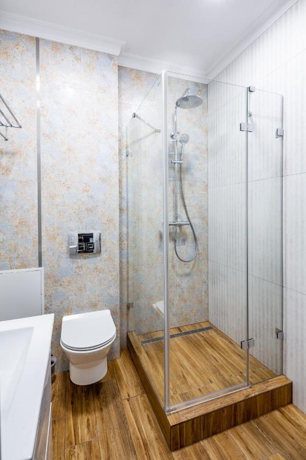Romari Площа Катедральна 8 Apartment Lviv Luaran gambar