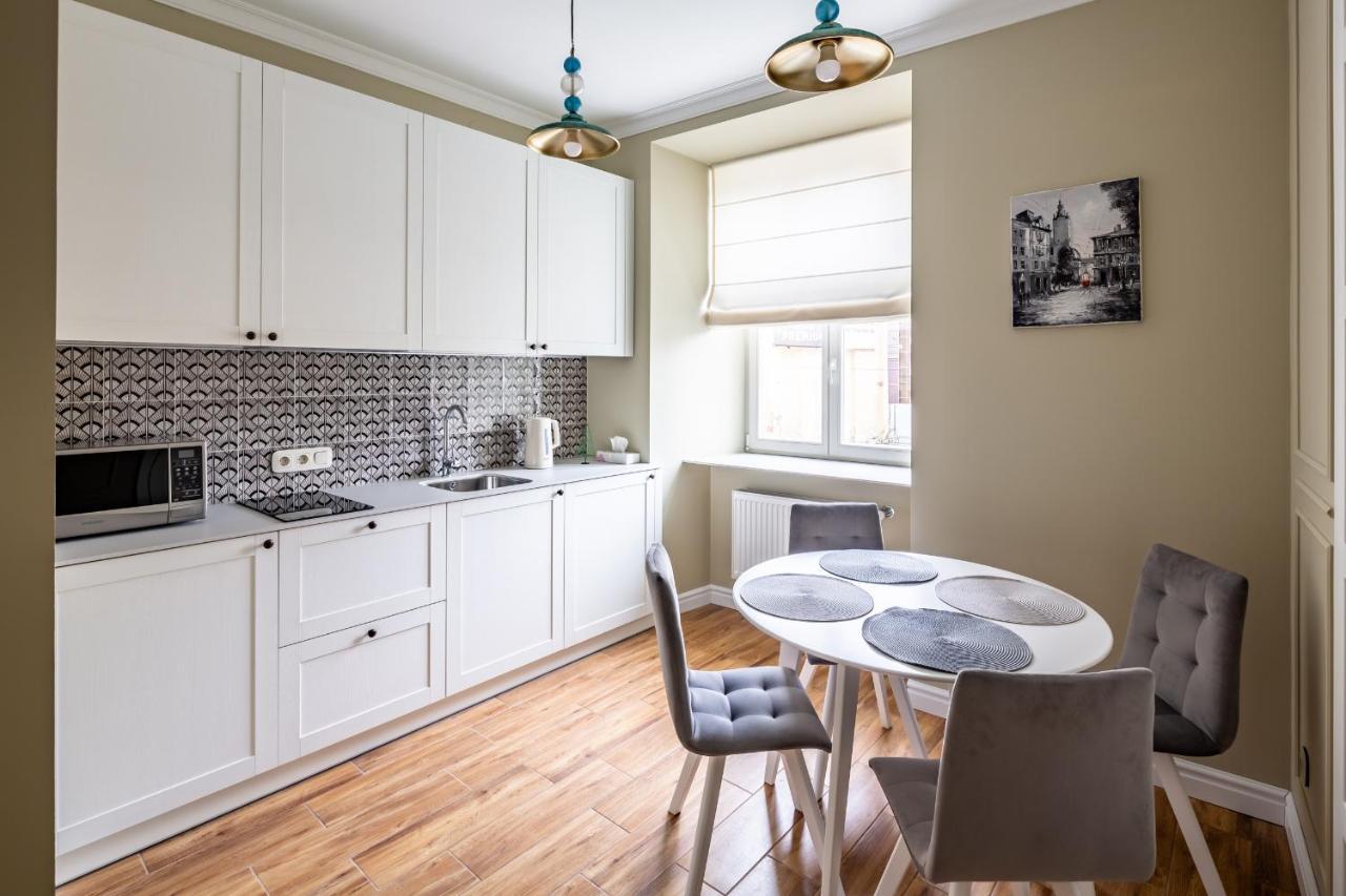 Romari Площа Катедральна 8 Apartment Lviv Luaran gambar